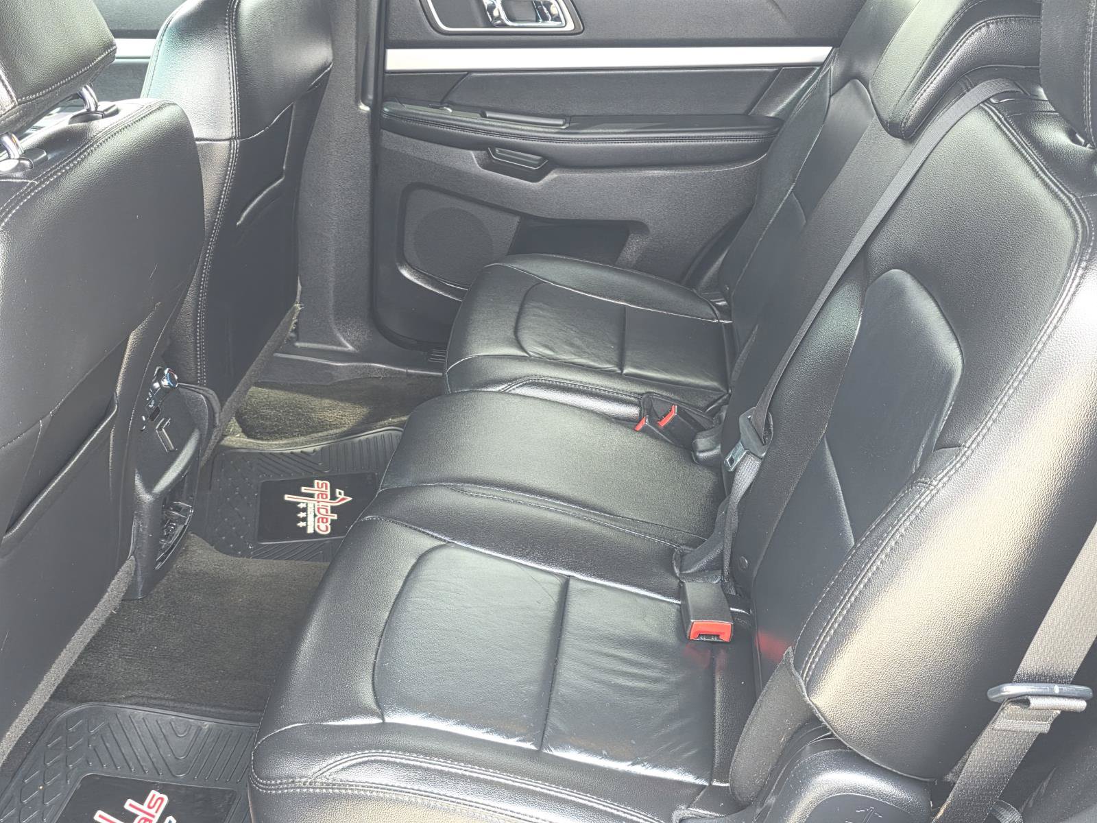 Used 2017 Ford Explorer XLT w/ Equipment Group 202A FWD image 18