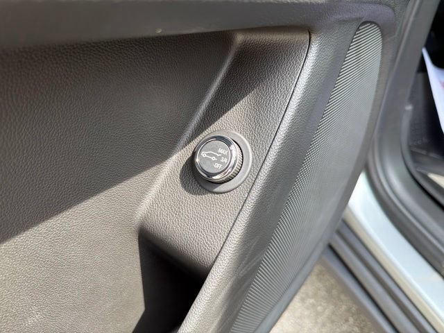 Certified 2023 Chevrolet Traverse LT FWD image 22