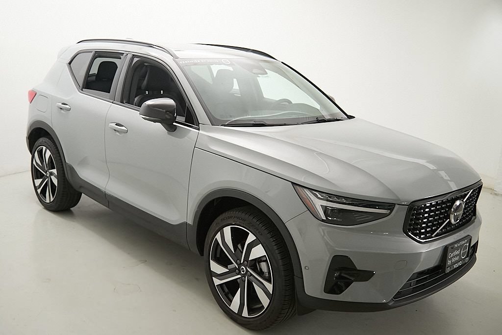 Certified 2025 Volvo XC40 B5 Ultra AWD/4WD image 4
