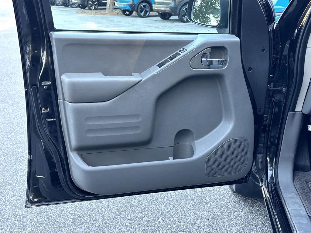 Used 2020 Nissan Frontier SV image 21