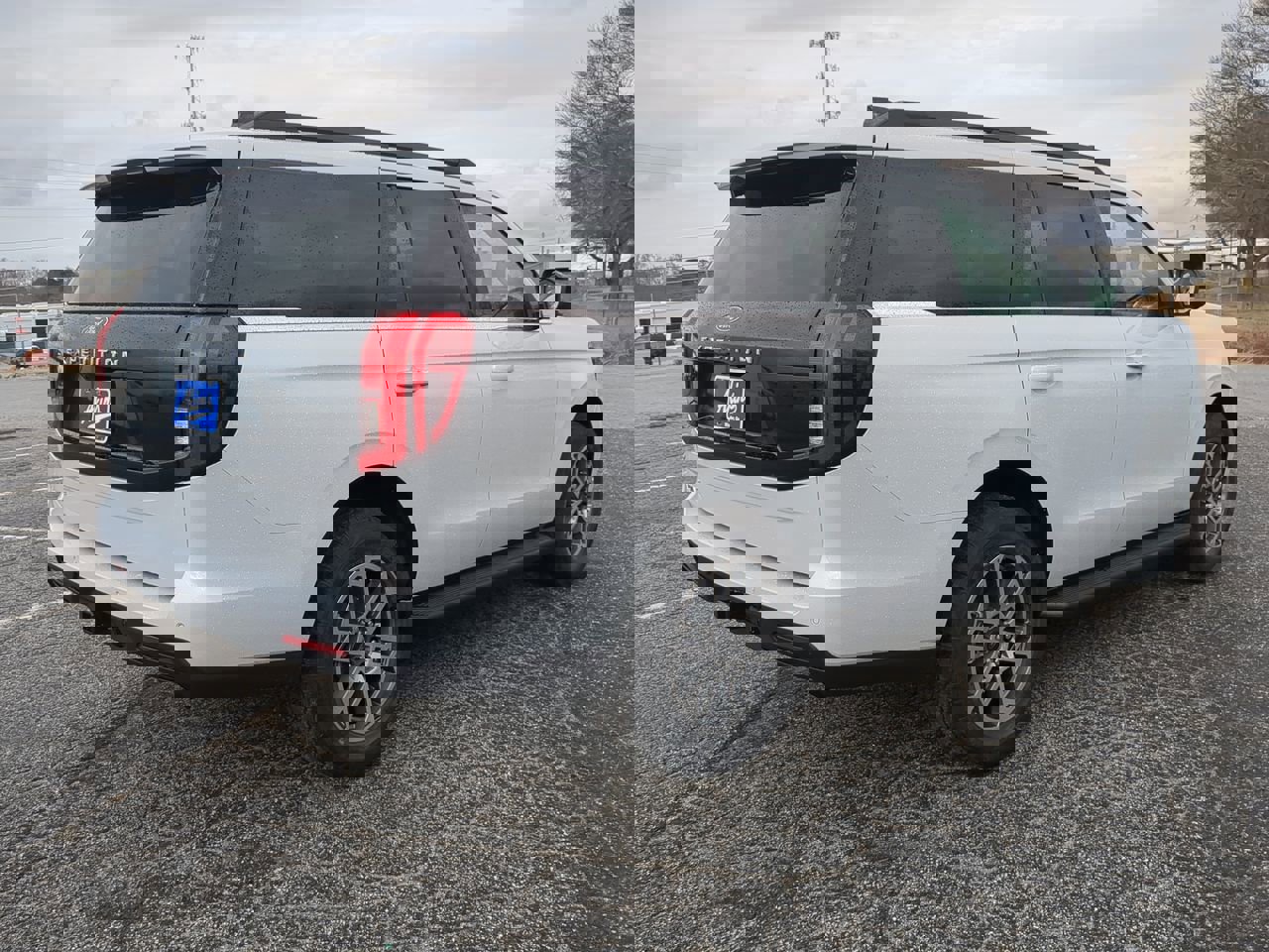 New 2026 Ford Expedition Active image 3