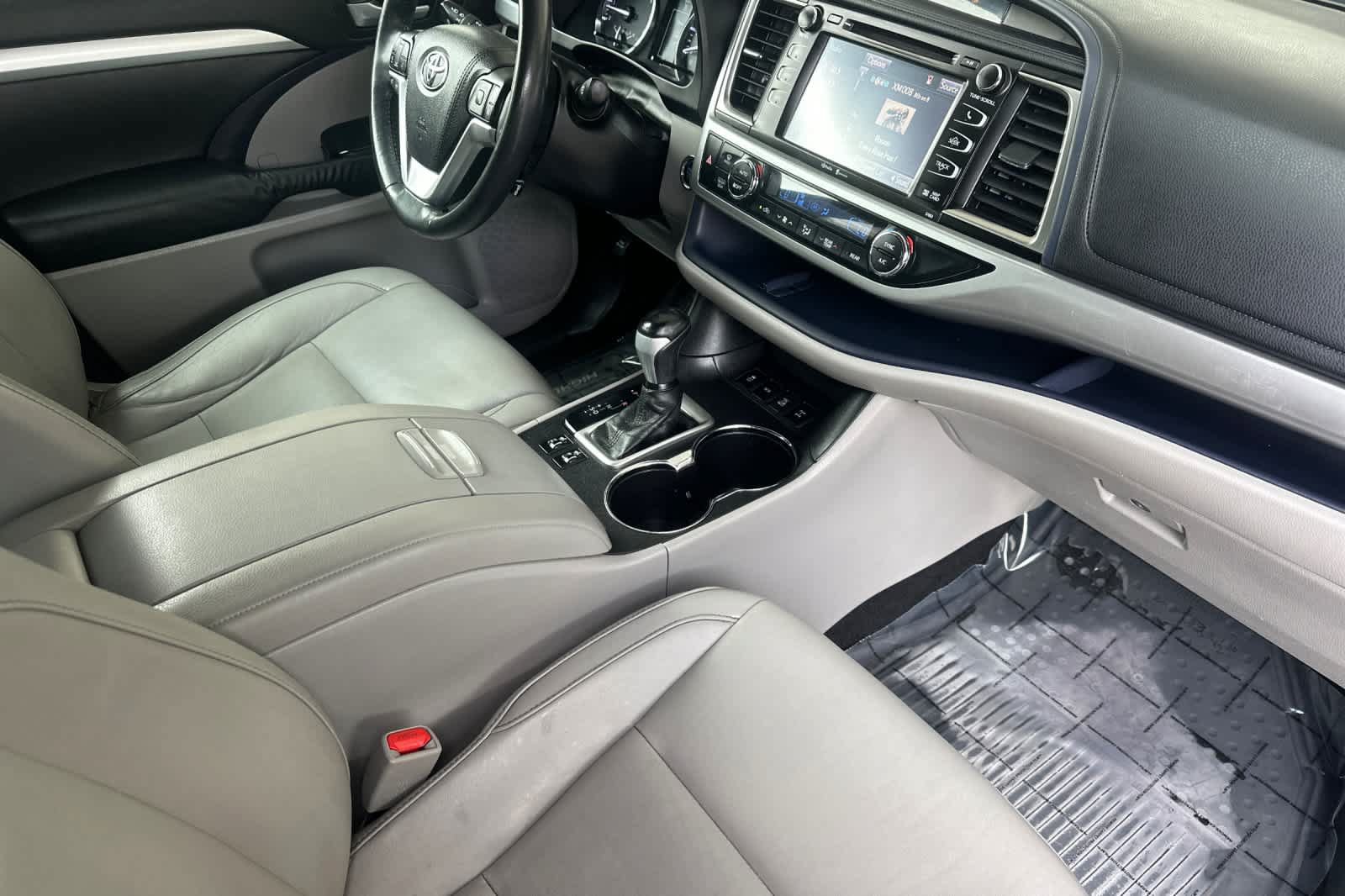 Used 2015 Toyota Highlander XLE AWD/4WD image 17