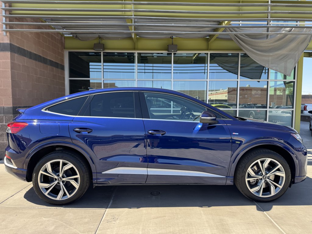 Used 2023 Audi Q4 e-tron Premium Plus w/ Premium Plus image 9