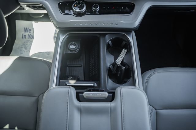 Used 2025 Ford Expedition Active image 40