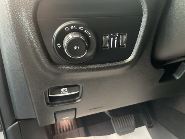 Used 2023 Jeep Grand Cherokee Limited image 21