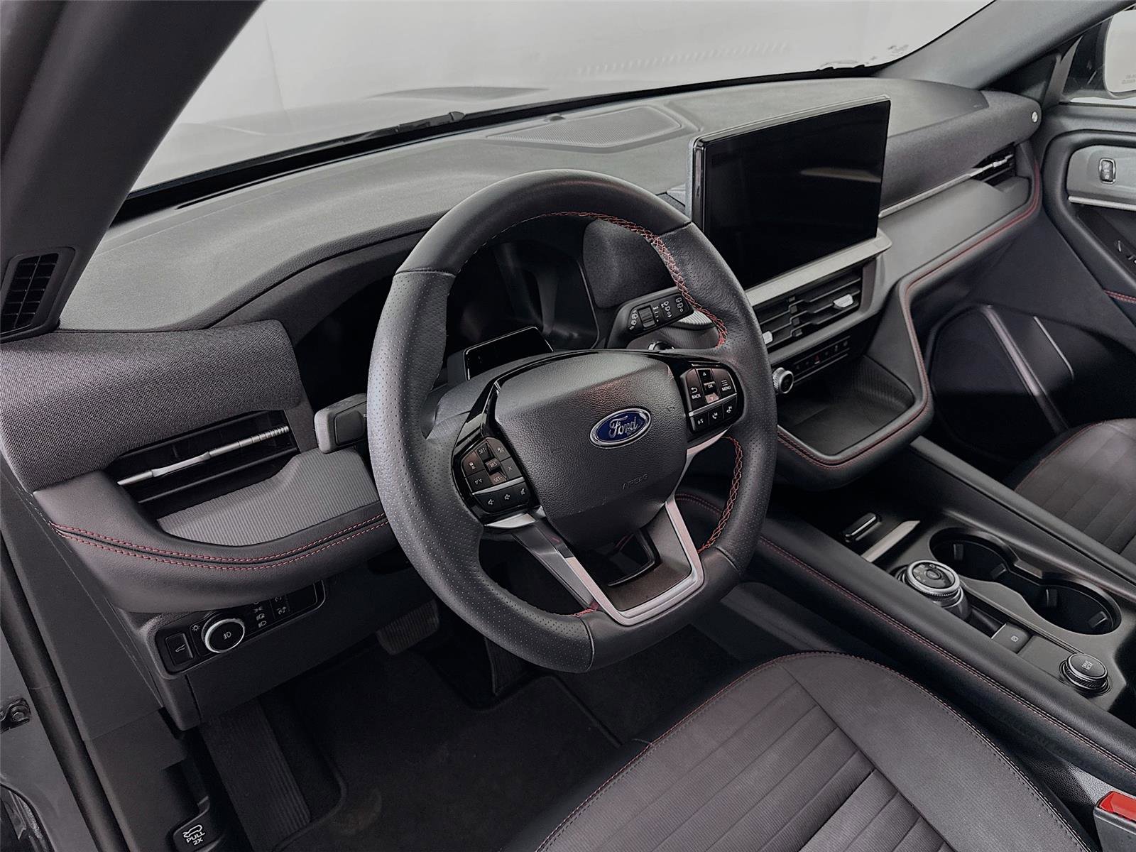 Used 2025 Ford Explorer ST-Line w/ ST-Line Street Pack image 9