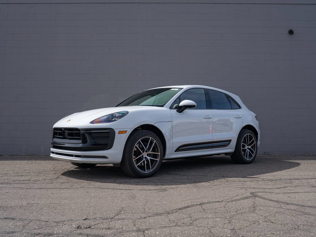 Certified 2025 Porsche Macan AWD/4WD image 1