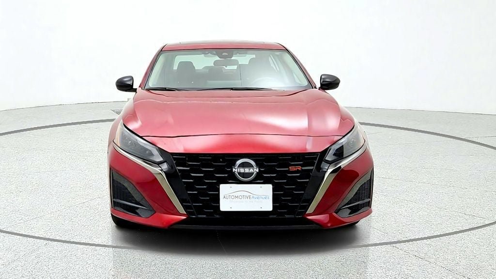 Used 2024 Nissan Altima 2.5 SR w/ SR Premium Package FWD image 2