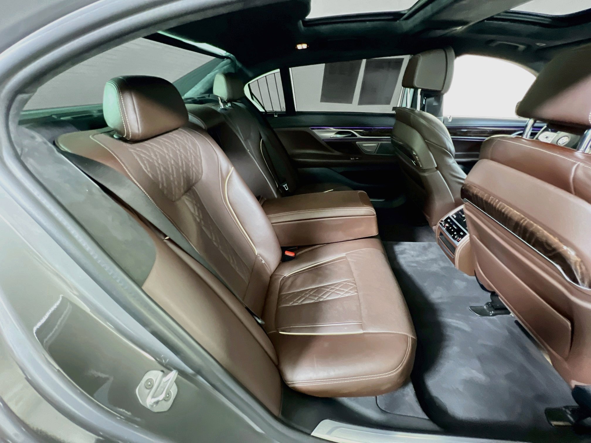 Used 2021 BMW 750i xDrive w/ Executive Package image 29