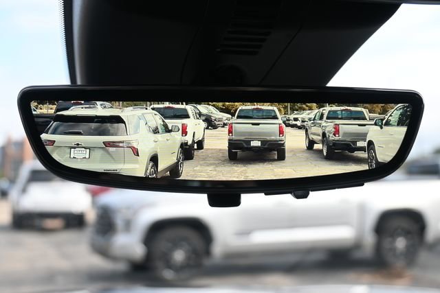 Used 2024 Chevrolet Traverse RS w/ LPO, Floor Liner Package image 21