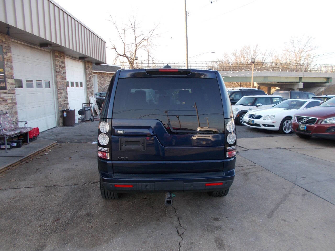 Used 2015 Land Rover LR4 HSE image 4