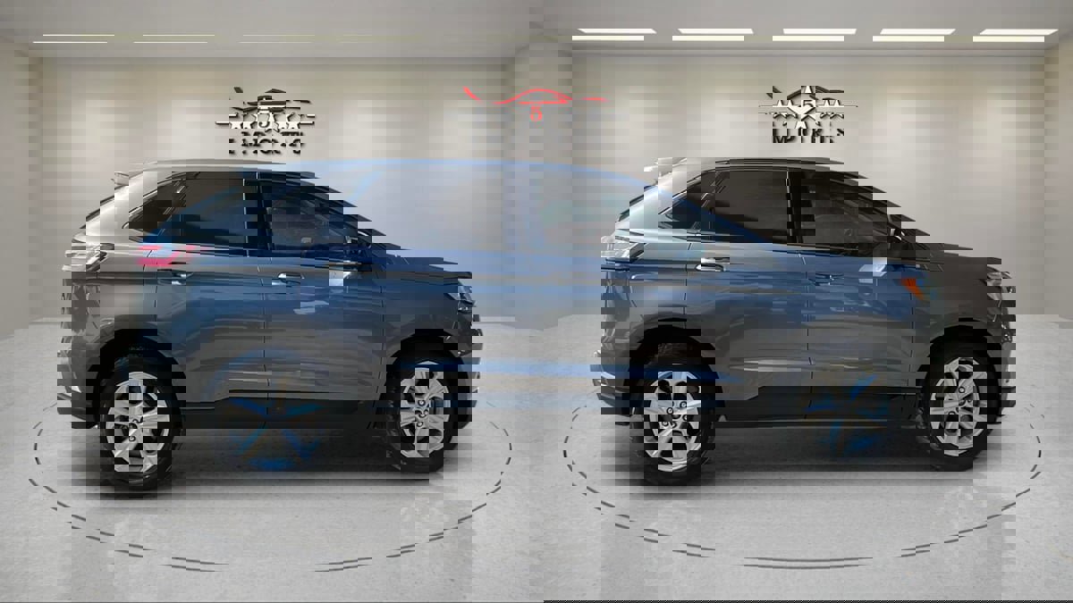 Used 2021 Ford Edge SE w/ Cargo Accessory Package image 6