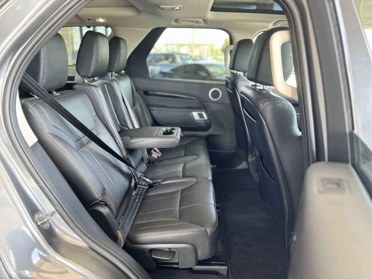 Used 2018 Land Rover Discovery SE AWD/4WD image 47