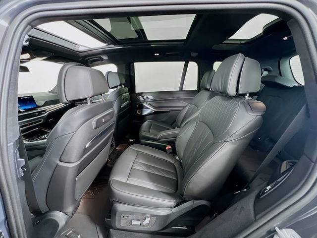Used 2025 BMW X7 M60i image 26