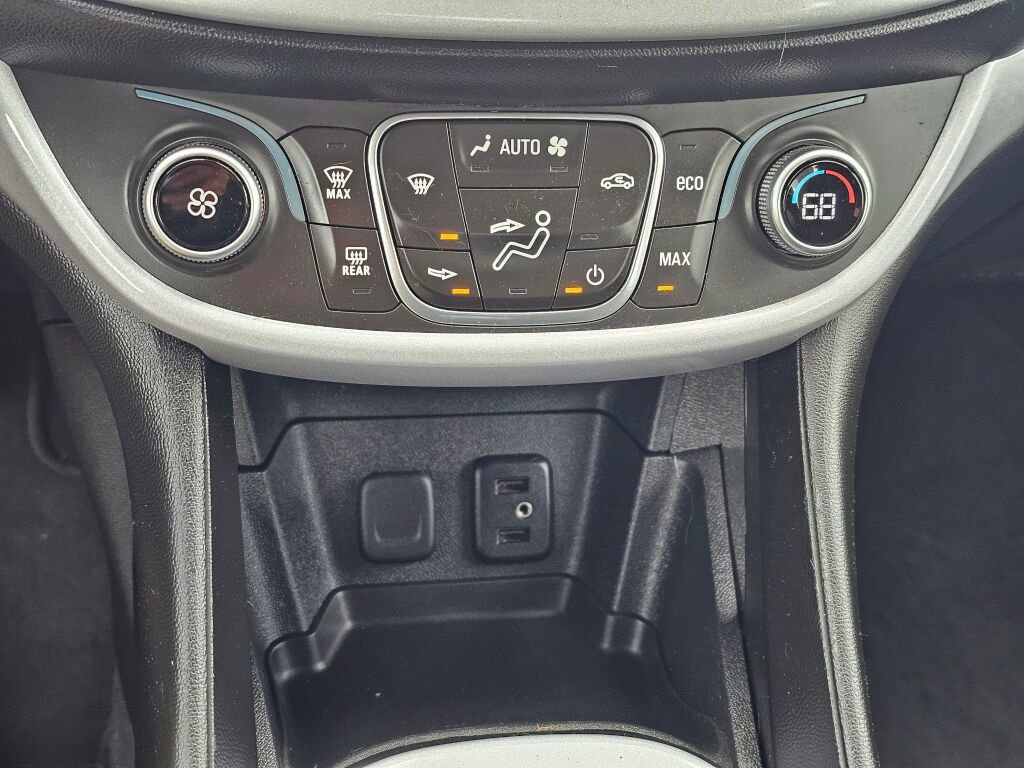Used 2018 Chevrolet Volt LT FWD image 15