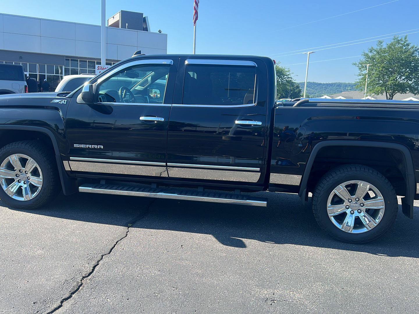 Used 2018 GMC Sierra 1500 SLT AWD/4WD image 10