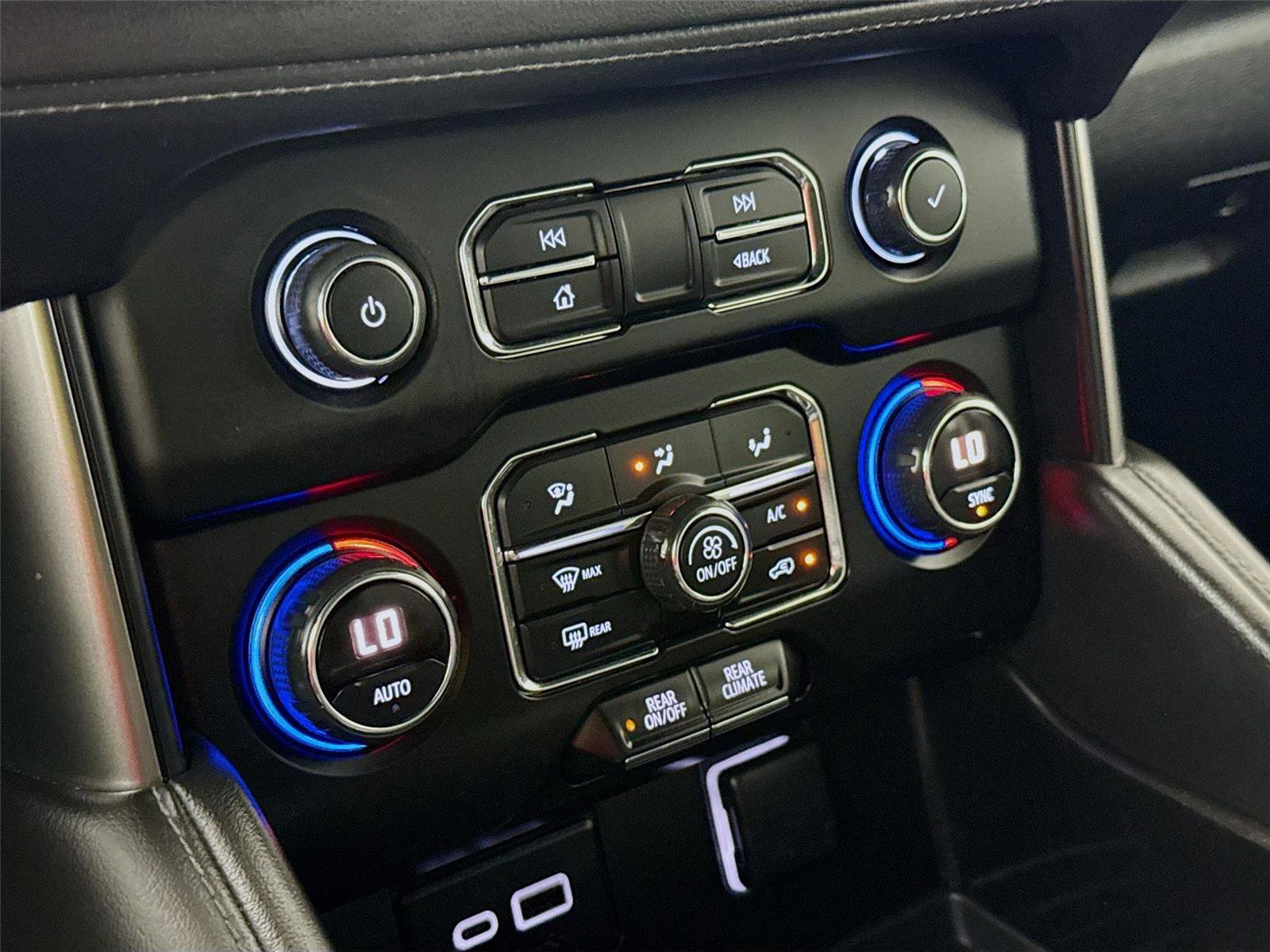 Used 2023 Chevrolet Suburban LS image 11