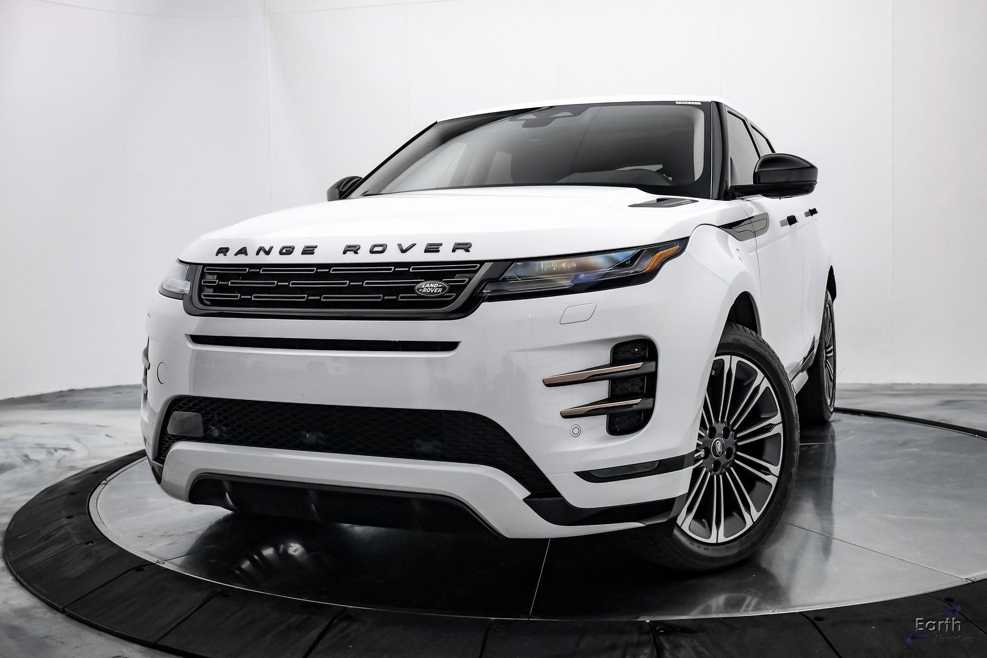 Used 2024 Land Rover Range Rover Evoque Dynamic SE image 3