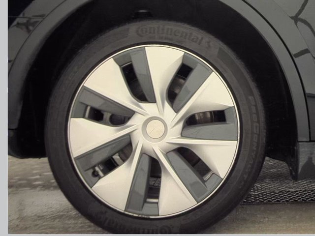 Used 2023 Tesla Model Y Long Range image 18