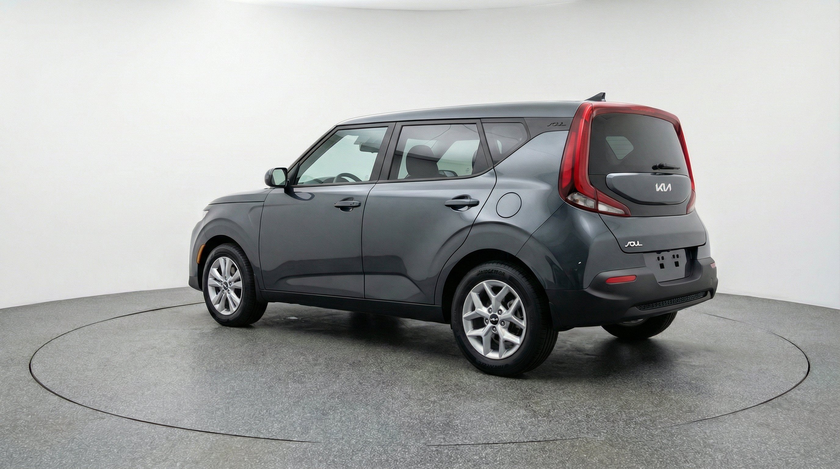 Used 2025 Kia Soul LX w/ LX Technology Package FWD image 6