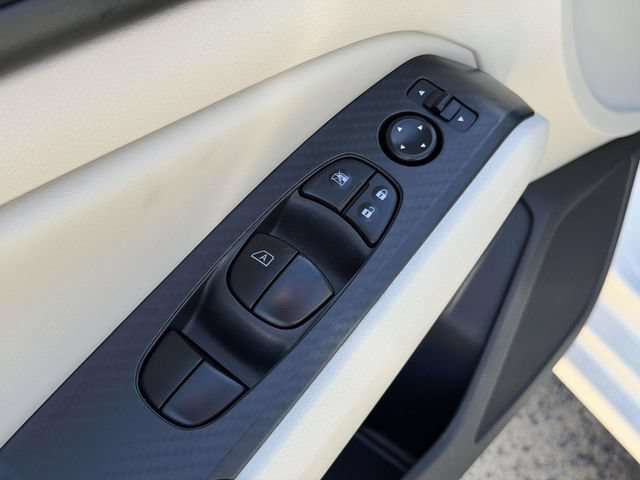 Used 2024 Nissan Altima 2.5 SV FWD image 18