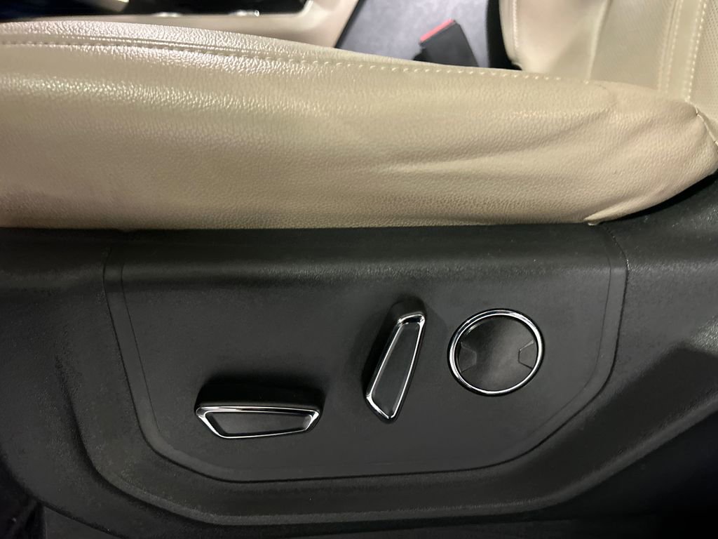 Used 2023 Ford Expedition Limited image 11