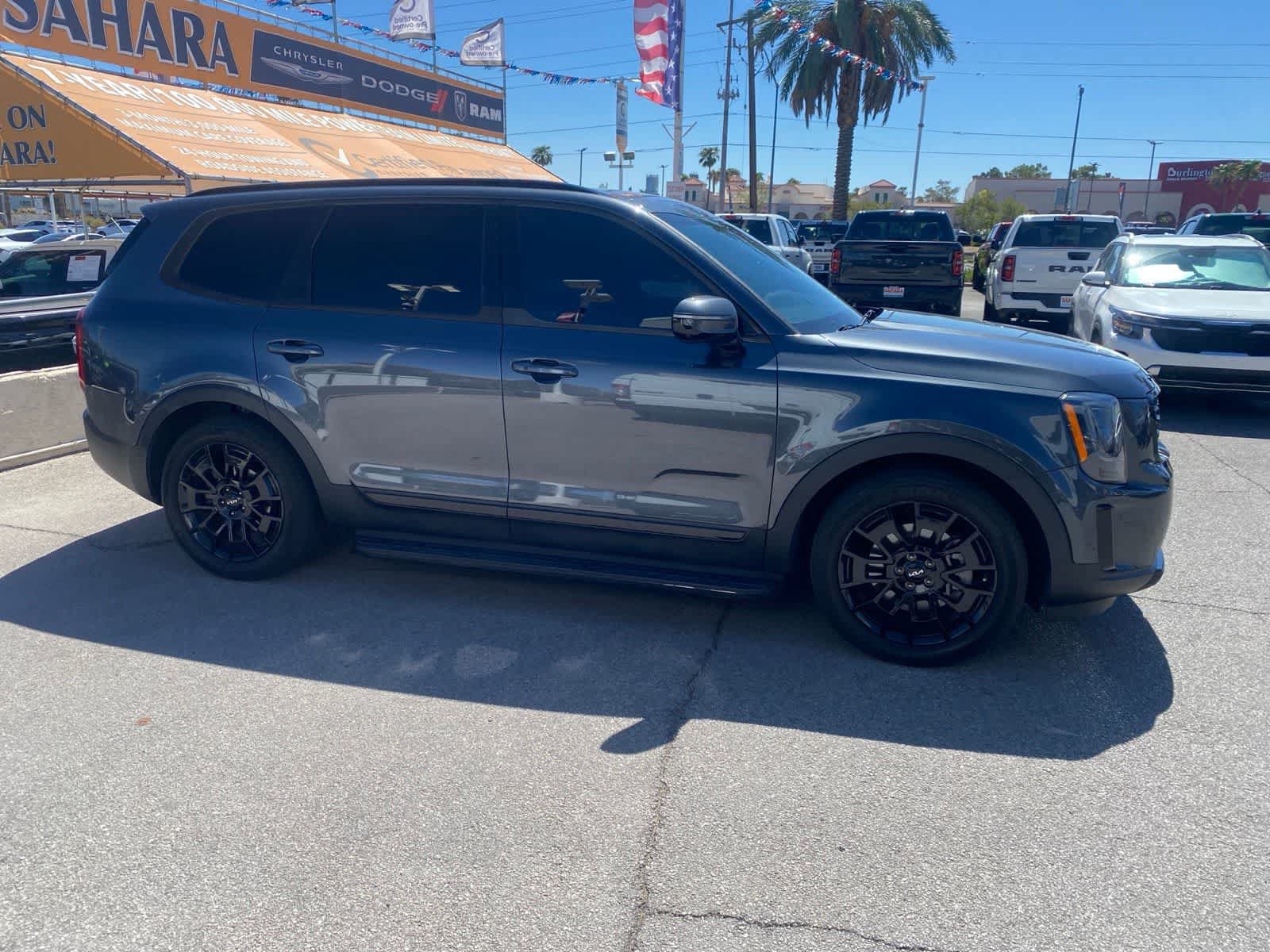 Used 2022 Kia Telluride SX w/ Nightfall Edition Package AWD/4WD image 4