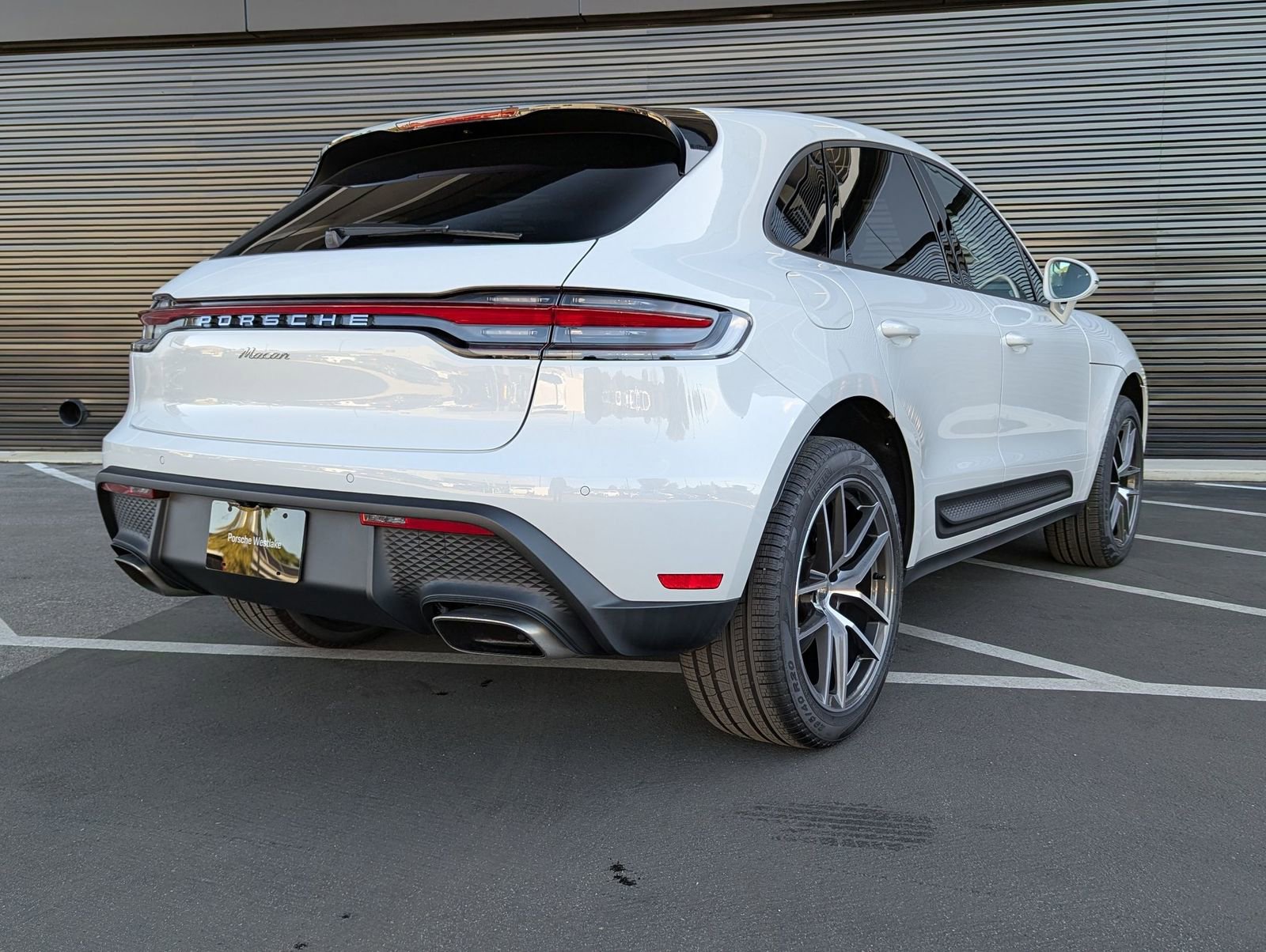 Certified 2025 Porsche Macan image 9