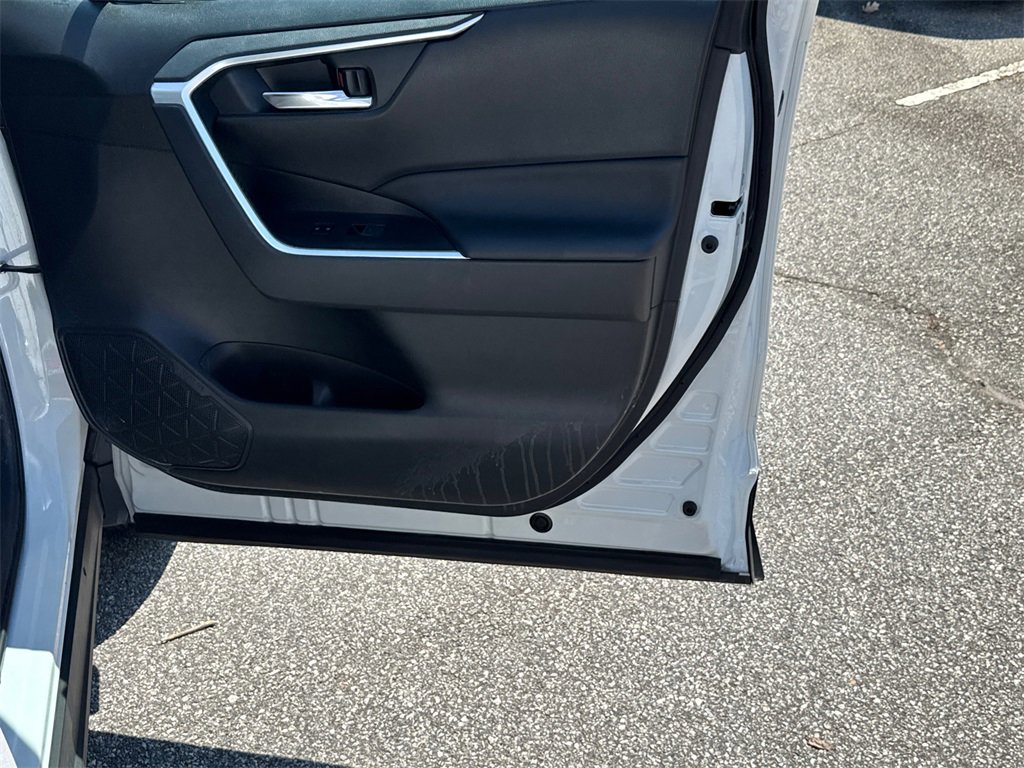 Used 2022 Toyota RAV4 XLE image 14