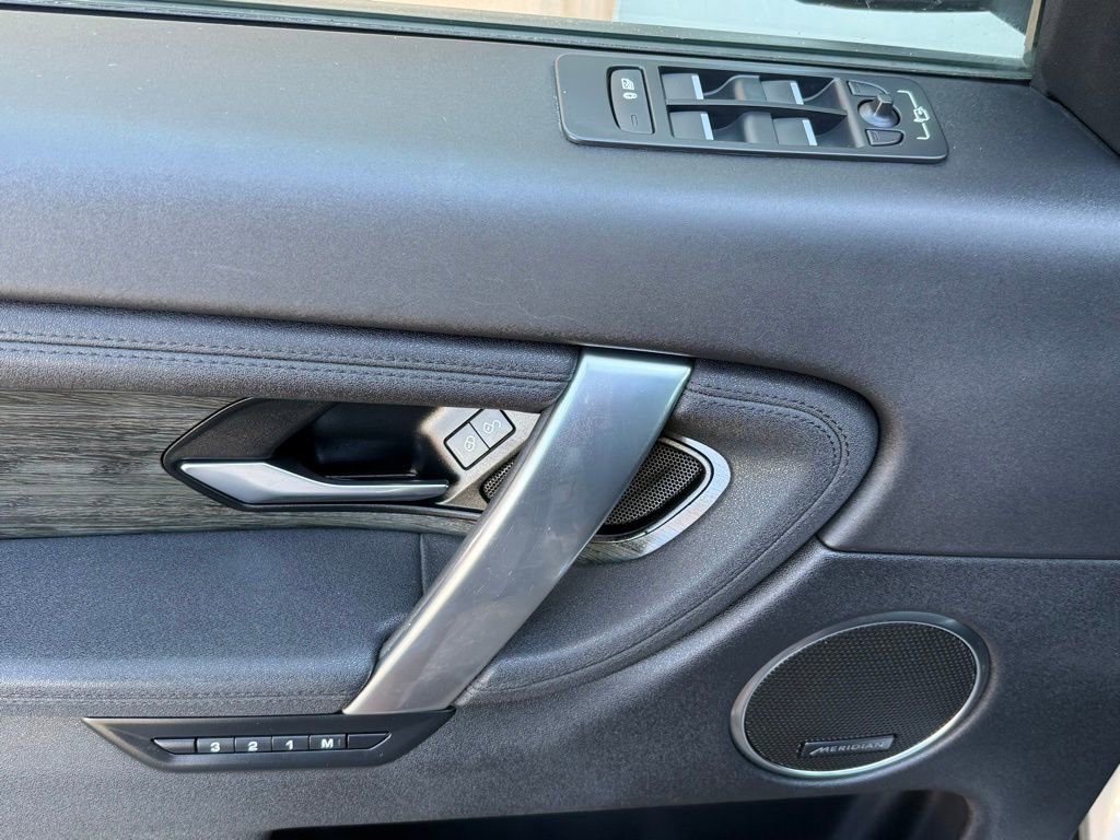 Used 2020 Land Rover Discovery Sport SE image 16