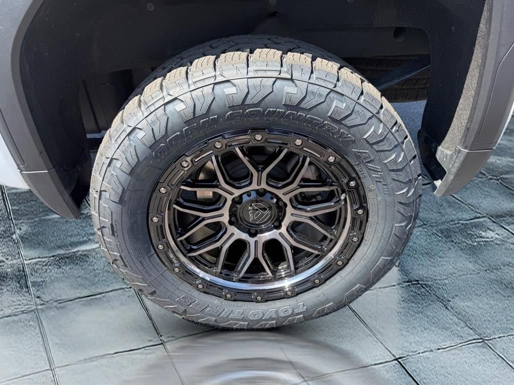 Used 2025 GMC Sierra 1500 SLT image 24