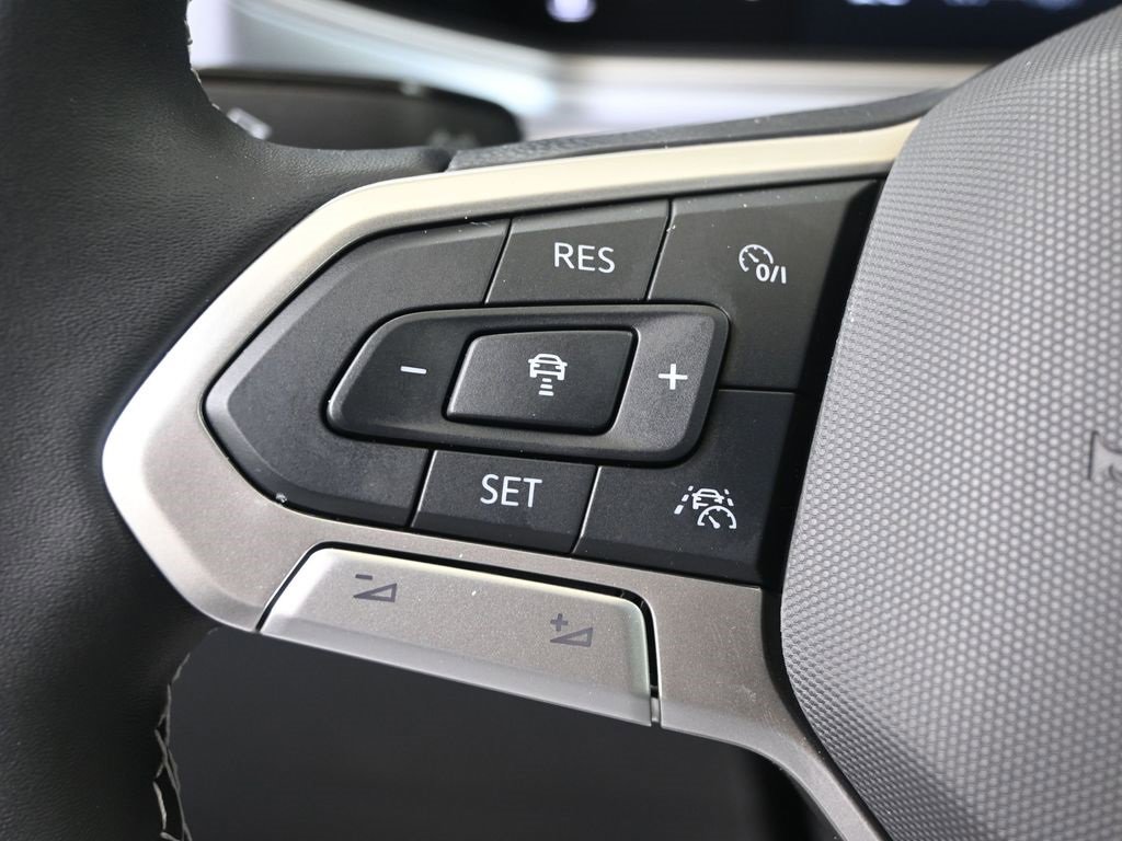 New 2025 Volkswagen Taos SE image 24