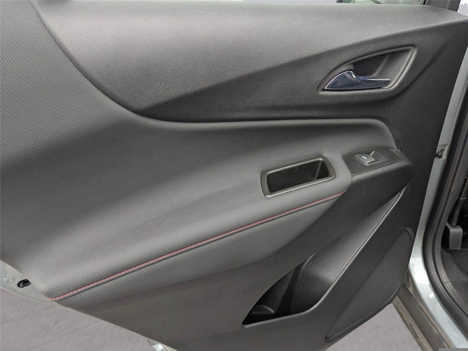 Used 2023 Chevrolet Equinox RS w/ RS Leather Package image 12