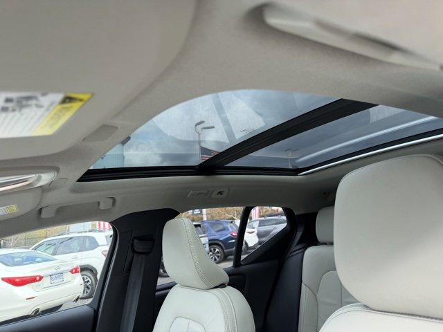 Certified 2023 Volvo XC40 B5 Plus w/ Driver Assist Package image 5