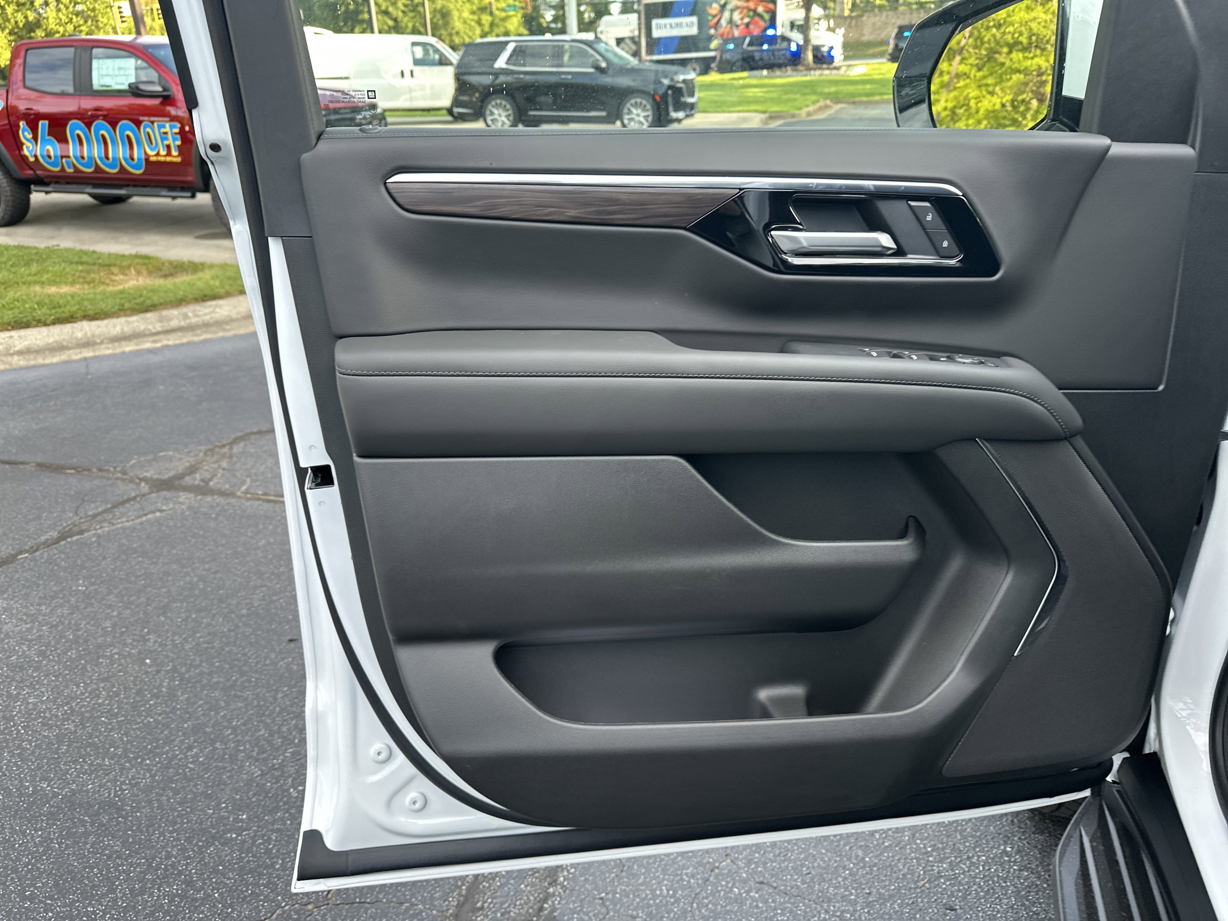 New 2025 Chevrolet Suburban LS RWD image 10