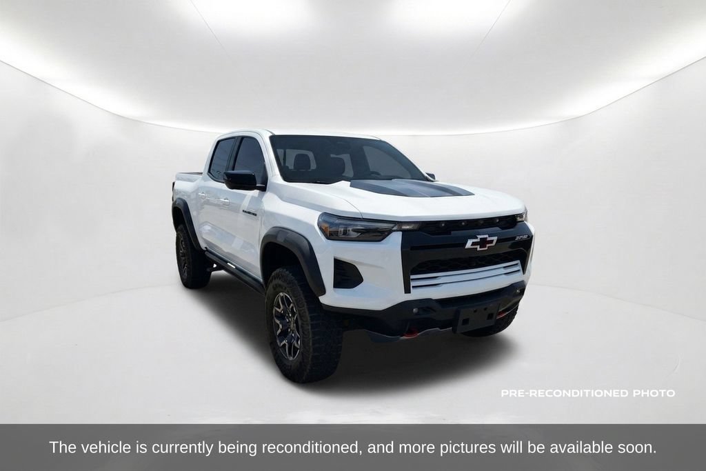 Used 2024 Chevrolet Colorado ZR2 w/ Technology Package AWD/4WD image 3