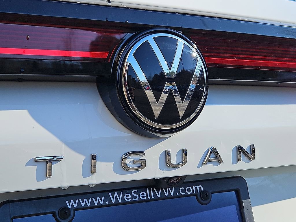 Certified 2025 Volkswagen Tiguan SE image 30
