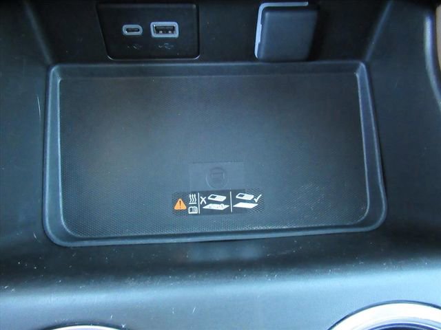 Used 2024 Chevrolet Suburban High Country w/ Advanced Technology Package image 29