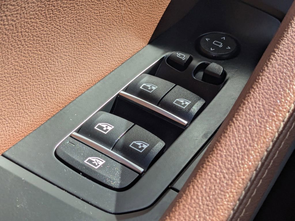 Used 2021 BMW X6 xDrive40i w/ Premium Package image 13