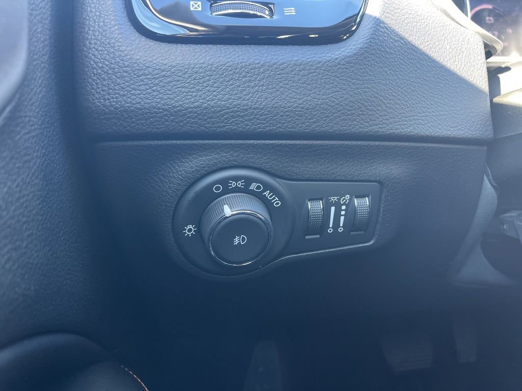 Used 2020 Jeep Compass Limited image 25