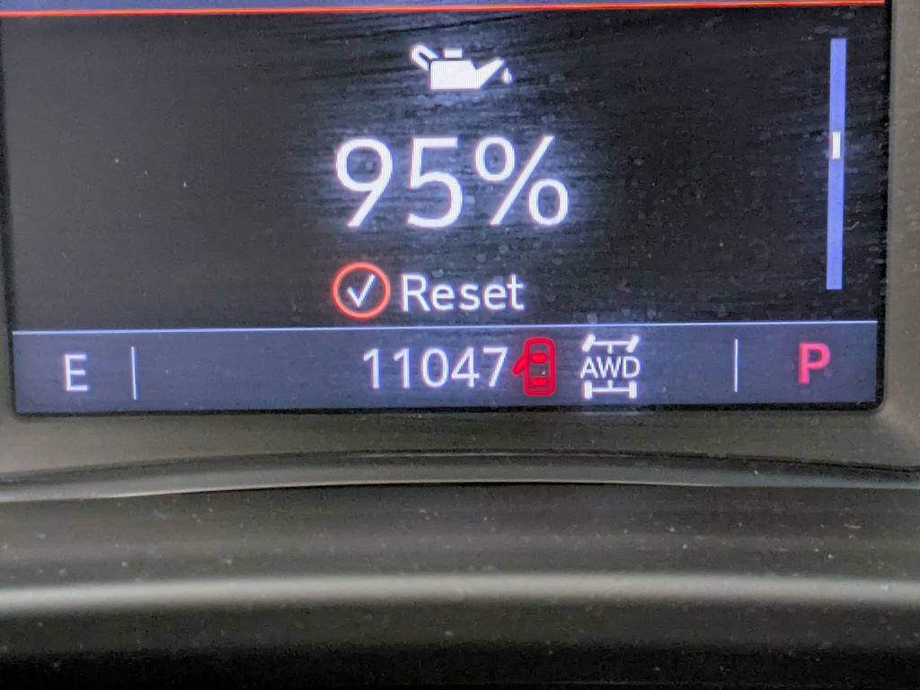 Used 2023 GMC Acadia SLT w/ Elevation Edition image 17