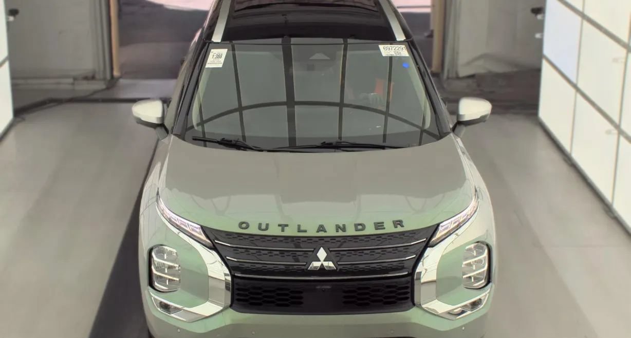 Used 2022 Mitsubishi Outlander SEL FWD image 2