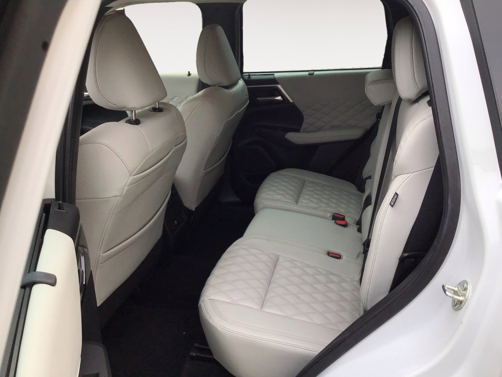 Used 2023 Mitsubishi Outlander SEL FWD image 24