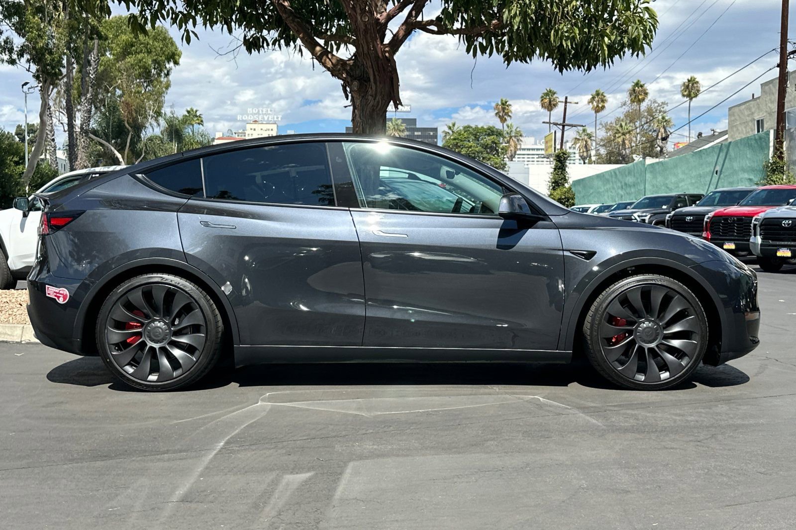 Used 2024 Tesla Model Y Performance AWD/4WD image 3