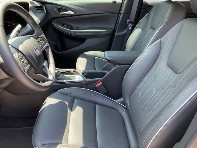 Used 2025 Buick Encore GX Avenir w/ Avenir Technology Package AWD/4WD image 5