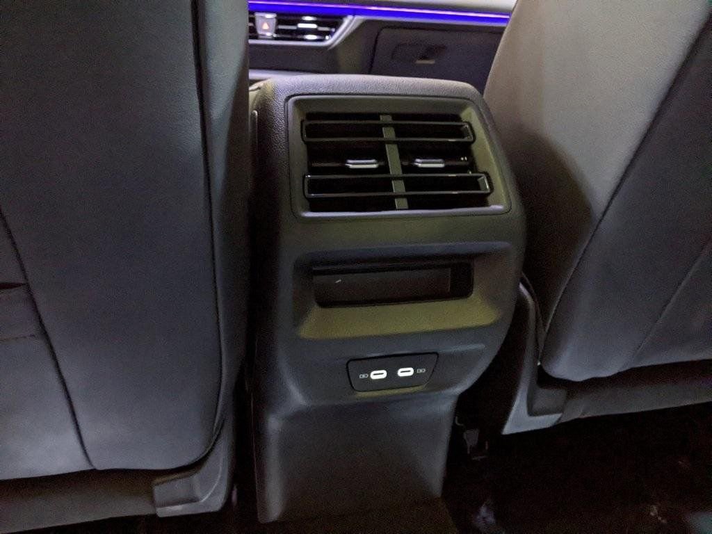 New 2026 Volkswagen Tiguan SE FWD image 24
