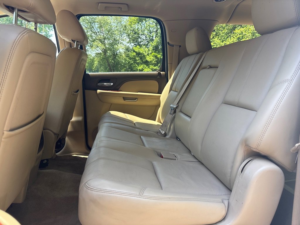 Used 2011 GMC Yukon XL SLT w/ SLT-2 Equipment Package AWD/4WD image 11