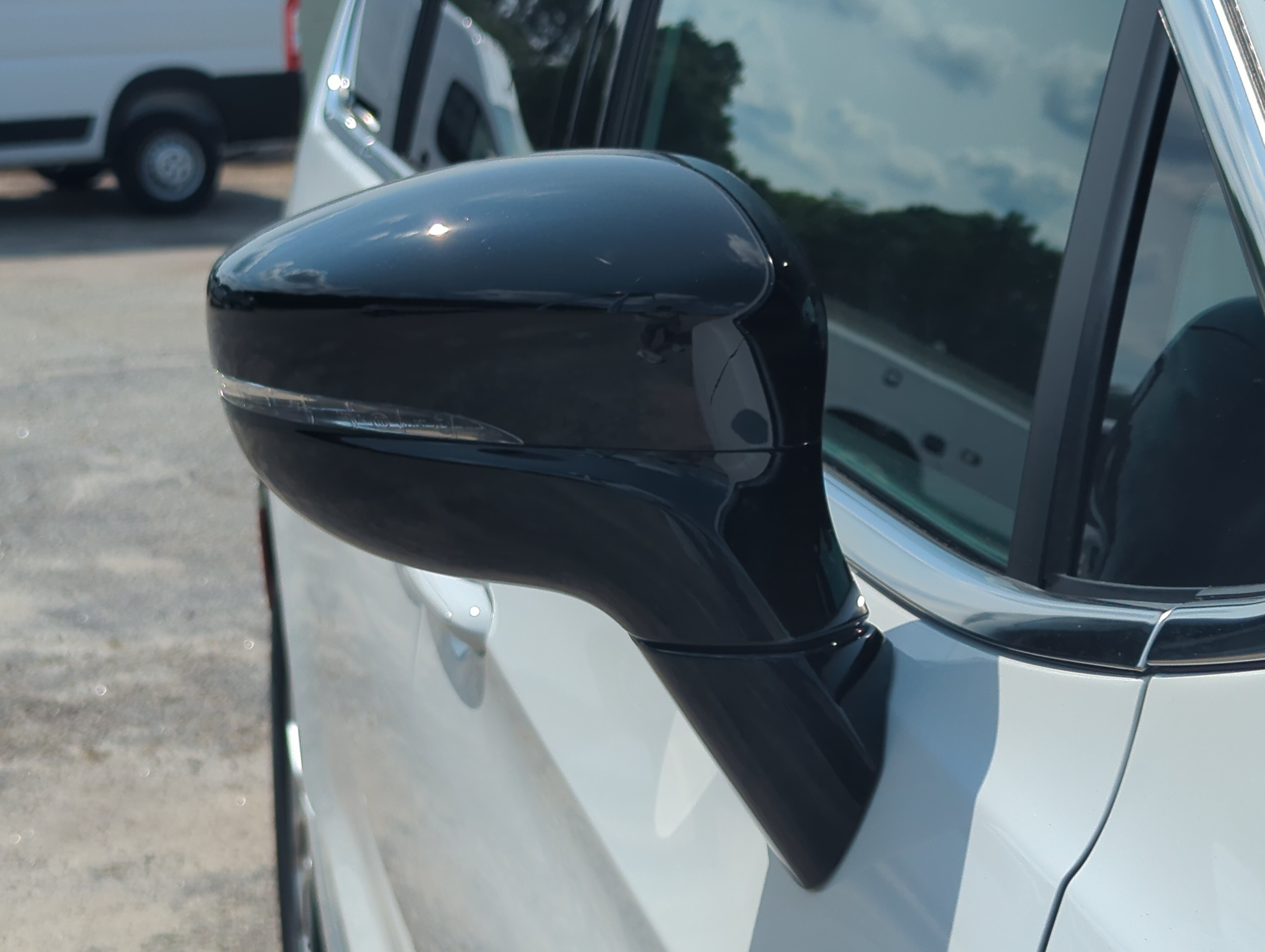 New 2027 Chrysler Pacifica LX FWD image 10