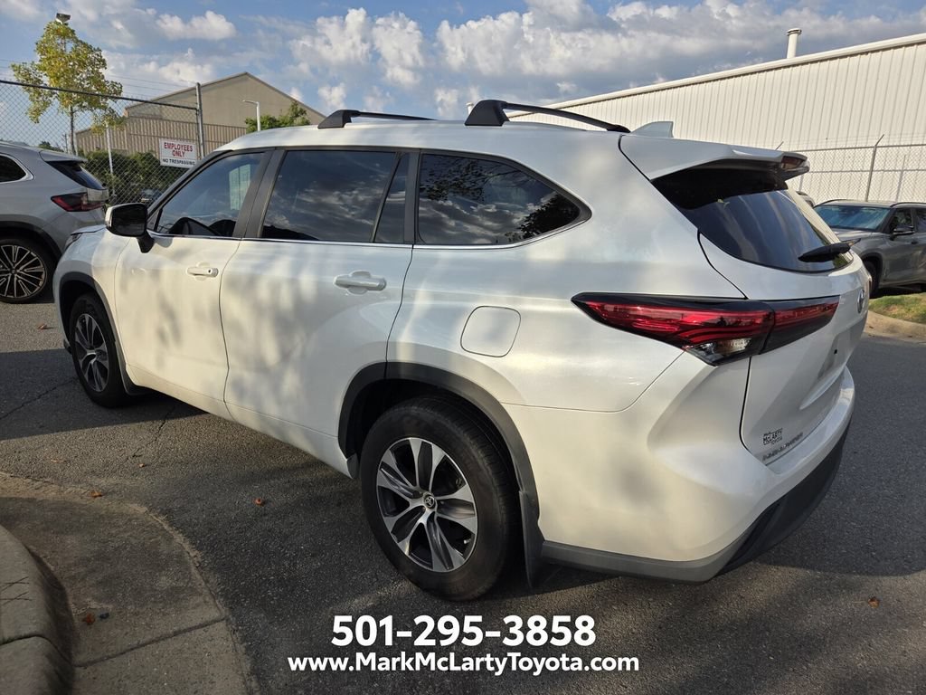 Used 2023 Toyota Highlander XLE FWD image 7