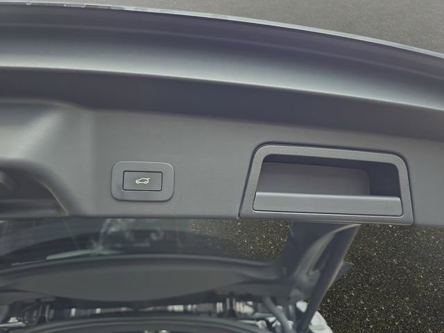 Used 2025 Land Rover Range Rover Evoque S image 16